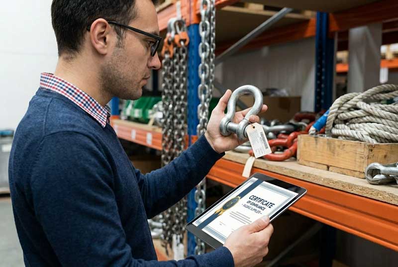 Gros plan d'un certificat d'essai en usine avec sections mises en évidence